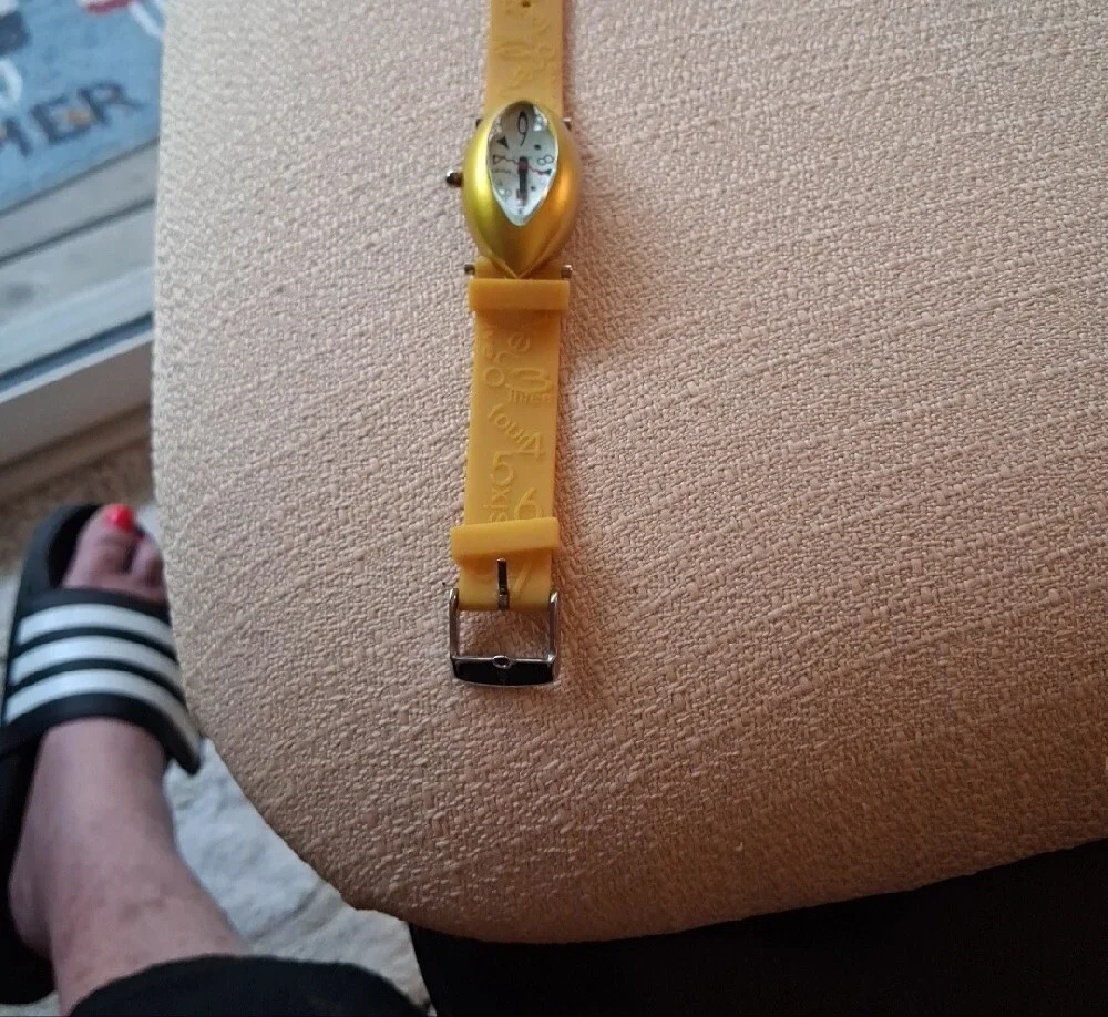 Retro A00 Women's Oval Fashion Quartz Watch - Yellow